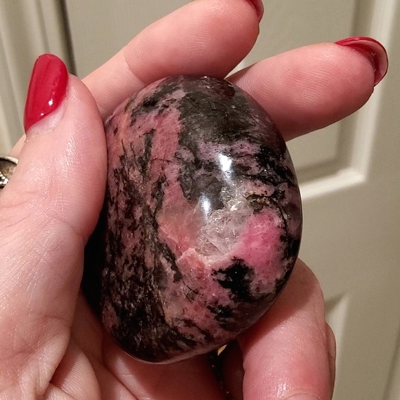 Beautiful Rhodonite Gallet/Palmstone - Picture 13 of 15